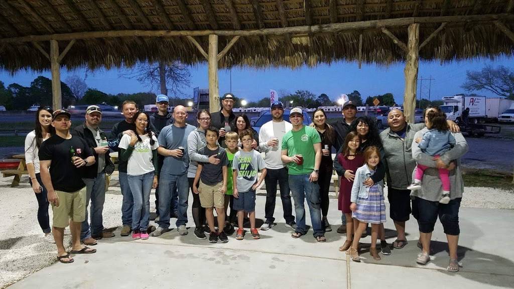 Tiki Tails | restaurant | 701 Newman Rd, La Marque, TX 77568, USA | 8002729347 OR +1 800-272-9347