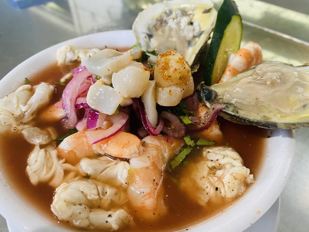 Mariscos y Mas "La Finkera" | restaurant | 2915 N 43rd Ave, Phoenix, AZ 85031, USA | 6023681001 OR +1 602-368-1001