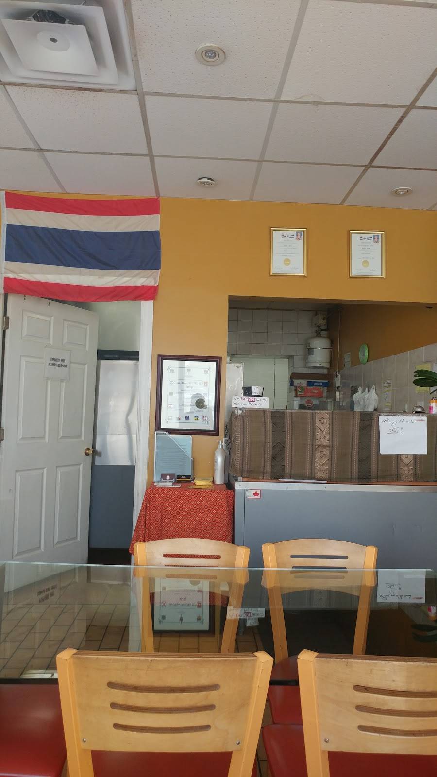 Hot Mama Nois Thai On The Fly | restaurant | 1410 Bayly St #6a, Pickering, ON L1W 3R3, Canada | 9058371037 OR +1 905-837-1037