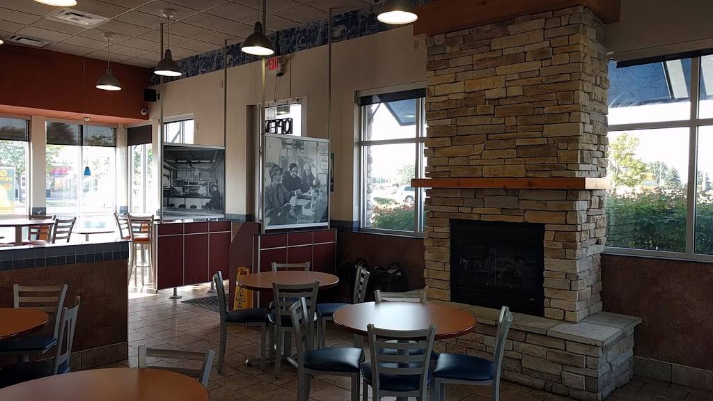 White Castle | restaurant | 3832 E Grand River Ave, Howell, MI 48843, USA | 5175525284 OR +1 517-552-5284