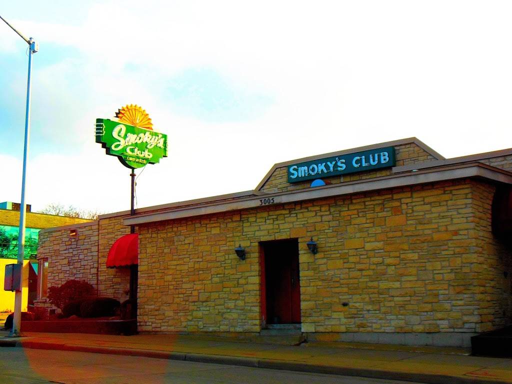 Smokys Club | restaurant | 3005 University Ave, Madison, WI 53705, USA | 6082332120 OR +1 608-233-2120