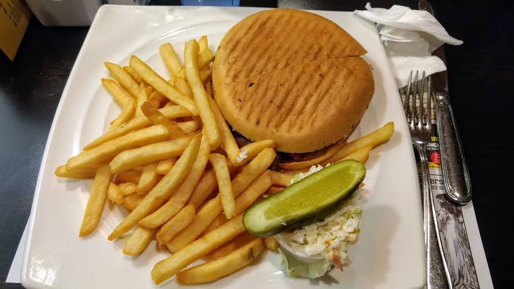 D lux Diner | restaurant | 14 Crystal Run Crossing, Wallkill, NY 12589, USA | 8456927577 OR +1 845-692-7577