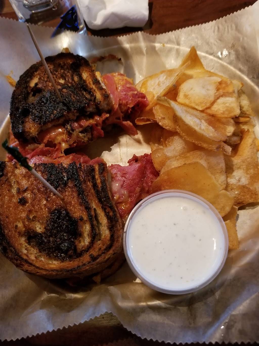 Tipsyz Tavern & Grill | restaurant | 805 Westchester Dr, High Point, NC 27262, USA | 3368870230 OR +1 336-887-0230