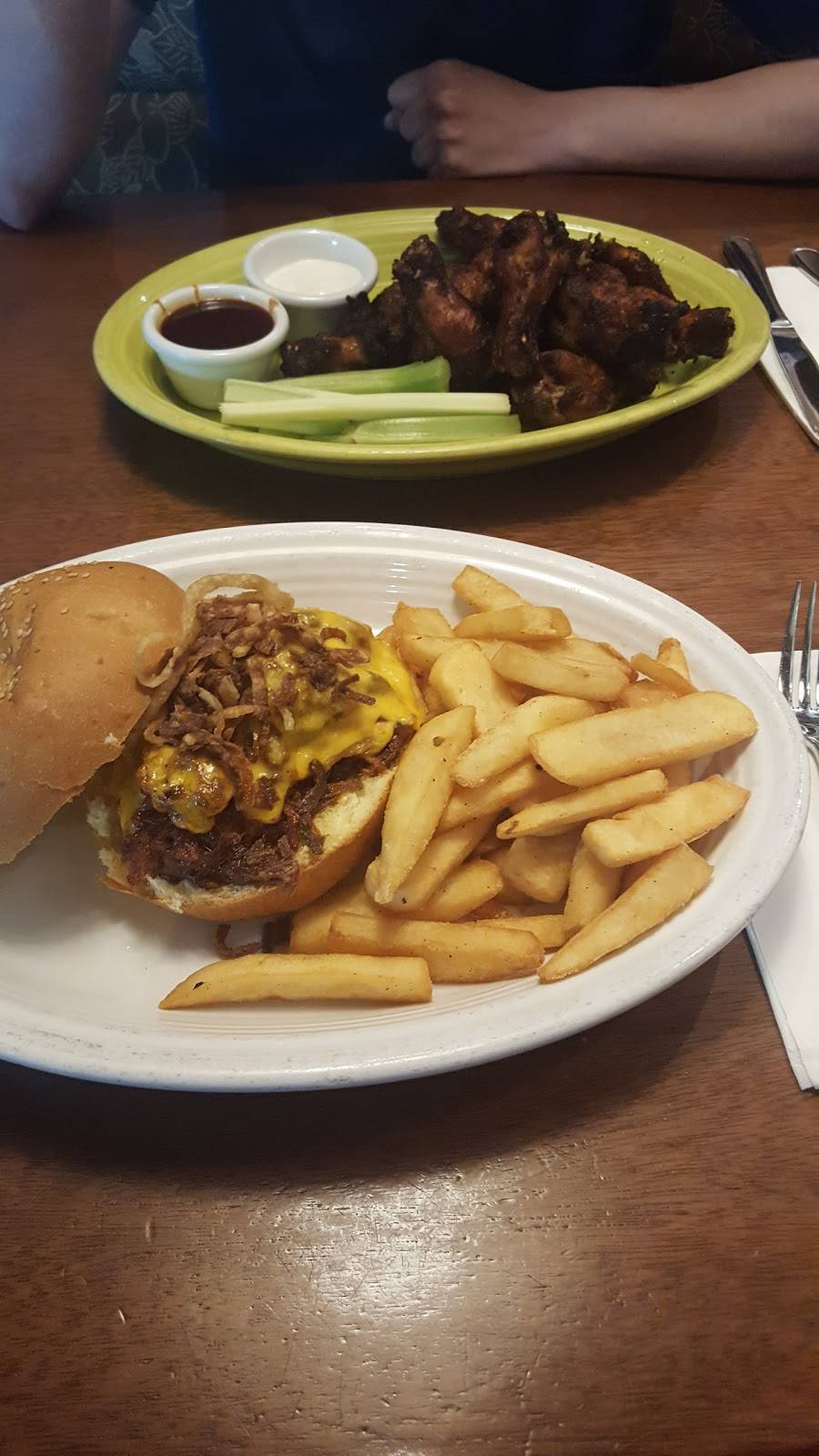 Smokeys Brick Oven Tavern | restaurant | 2 Vernon Crossing Rd, Vernon Township, NJ 07462, USA | 9737642600 OR +1 973-764-2600