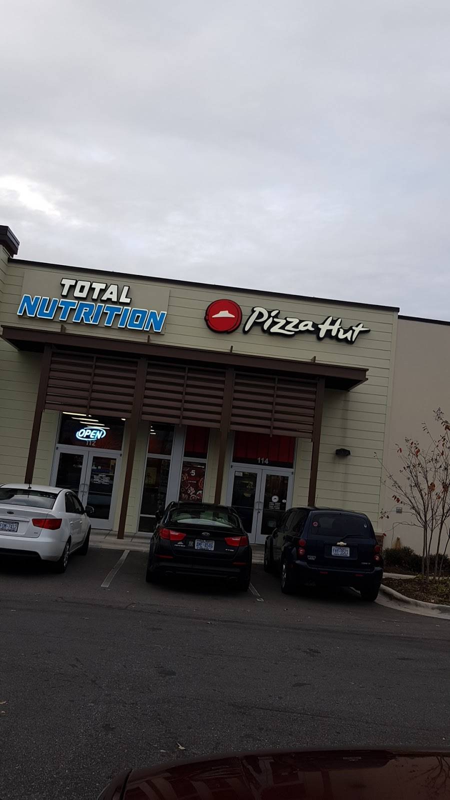 Pizza Hut | meal takeaway | 709 Greenville Blvd SE Ste 114, Greenville, NC 27858, USA | 2523551355 OR +1 252-355-1355