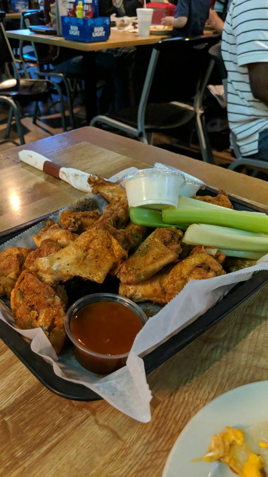 Prime Time Sports Grill | restaurant | 14404 N Dale Mabry Hwy, Tampa, FL 33618, USA | 8139080780 OR +1 813-908-0780