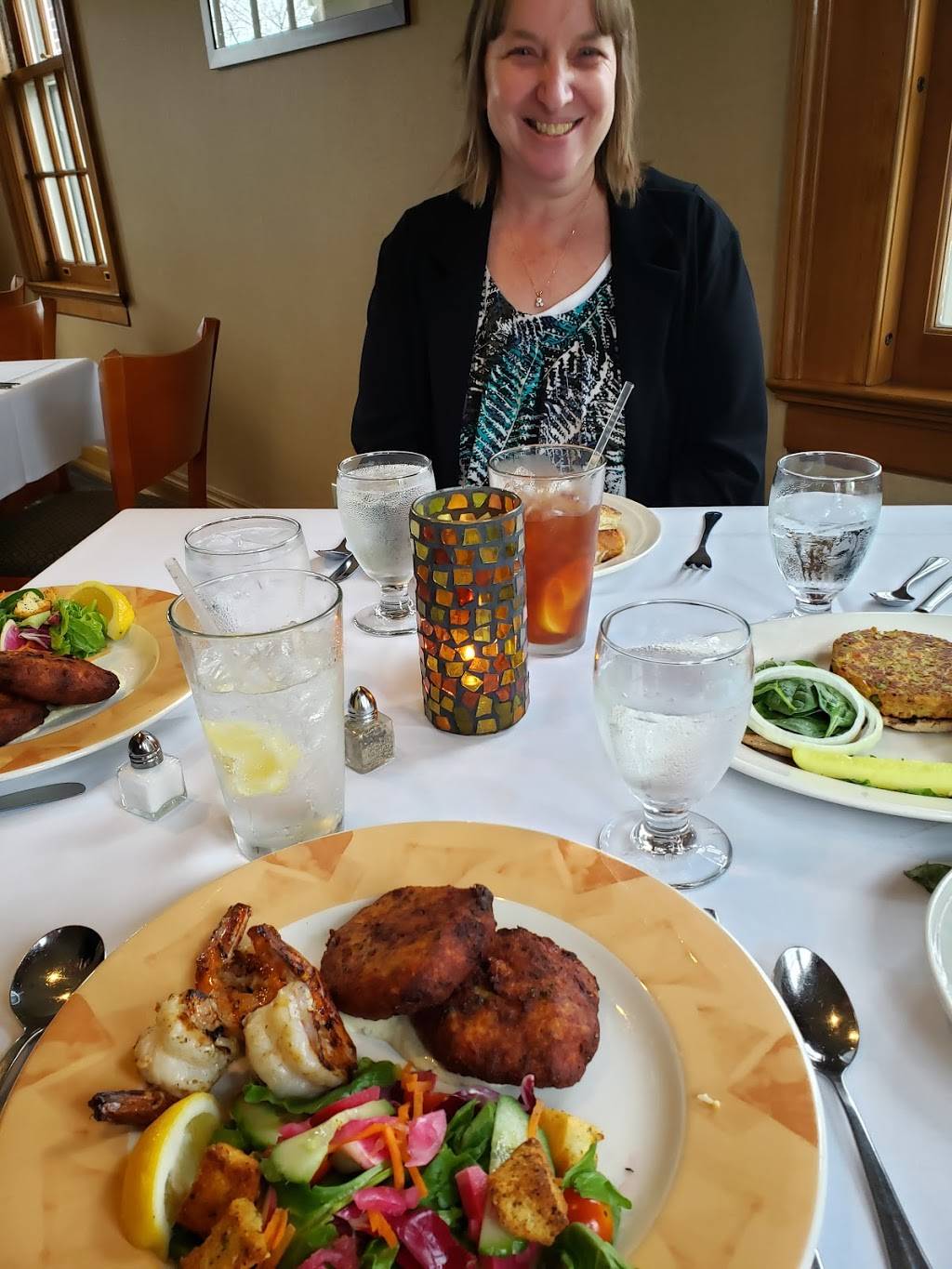 Campus House | restaurant | 1300 Elmwood Ave, Buffalo, NY 14222, USA | 7168783300 OR +1 716-878-3300