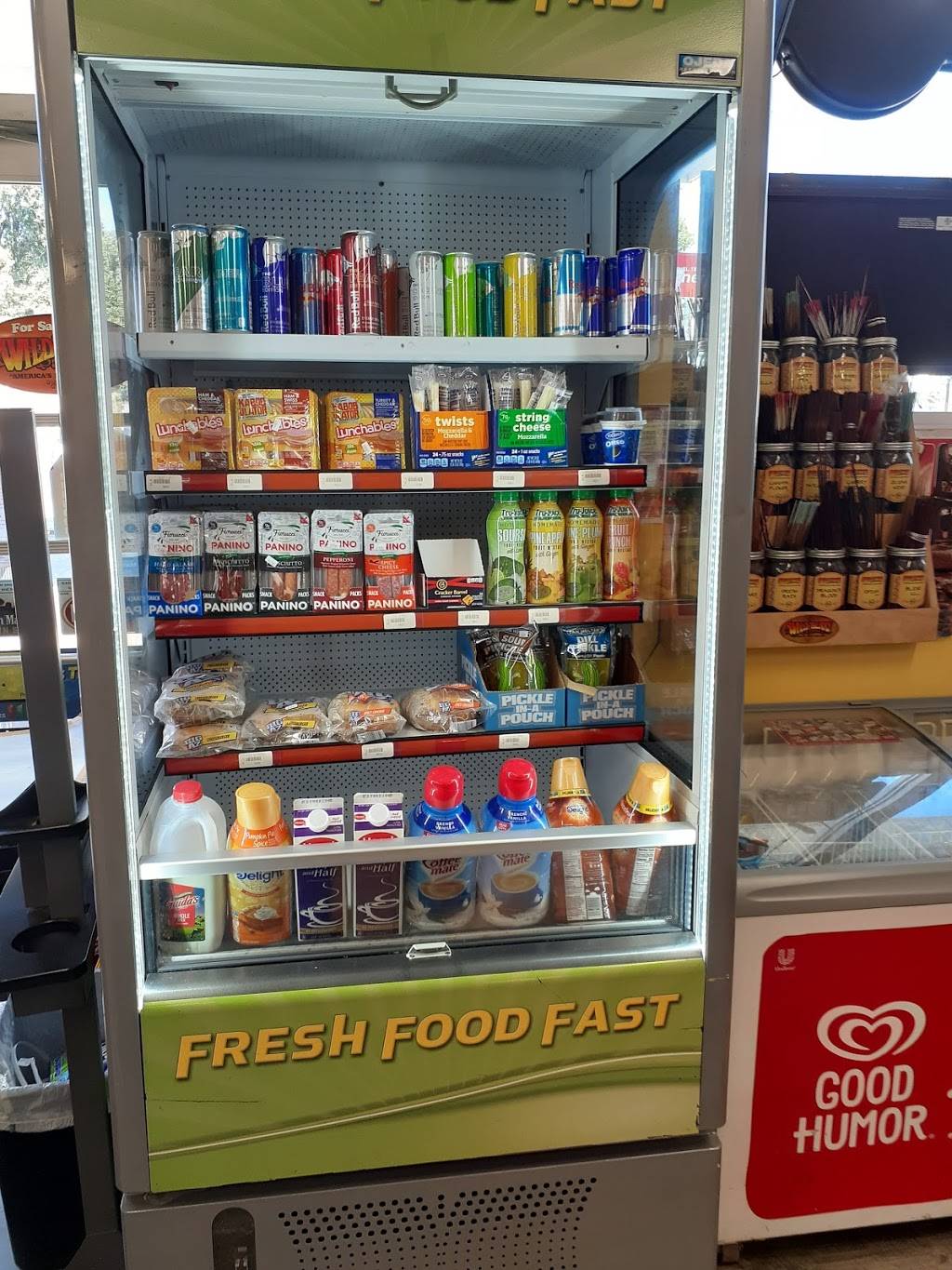 Save On Mobil // Farmhouse Kitchen | restaurant | 605 Albany Ave, Hartford, CT 06112, USA | 8605191426 OR +1 860-519-1426