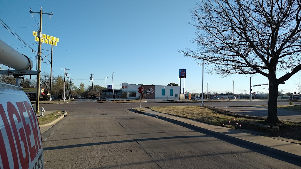 Popeyes Louisiana Kitchen | restaurant | 1900 TX-356 E, Irving, TX 75060, USA | 2544939648 OR +1 254-493-9648