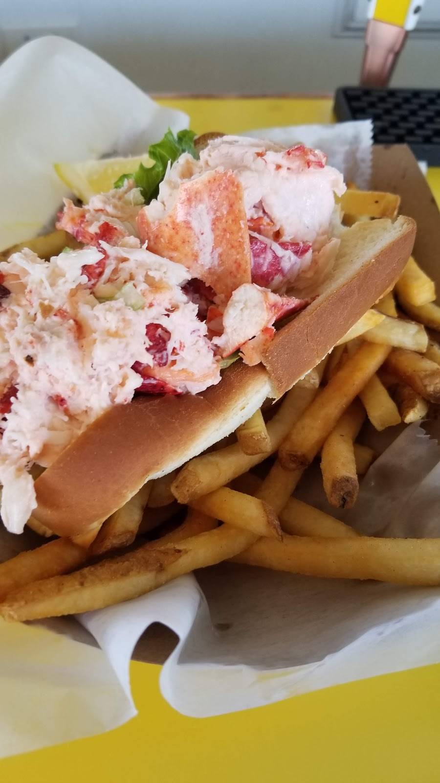 Harpoon Willys | restaurant | 67 Bow St, Portsmouth, NH 03801, USA | 6034334441 OR +1 603-433-4441