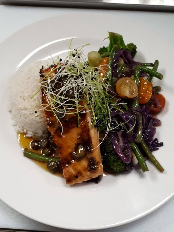 Dockside On The Cove | restaurant | 466 Tisdelle Dr, Tilbury, ON N0P 2L0, Canada | 5196823000 OR +1 519-682-3000