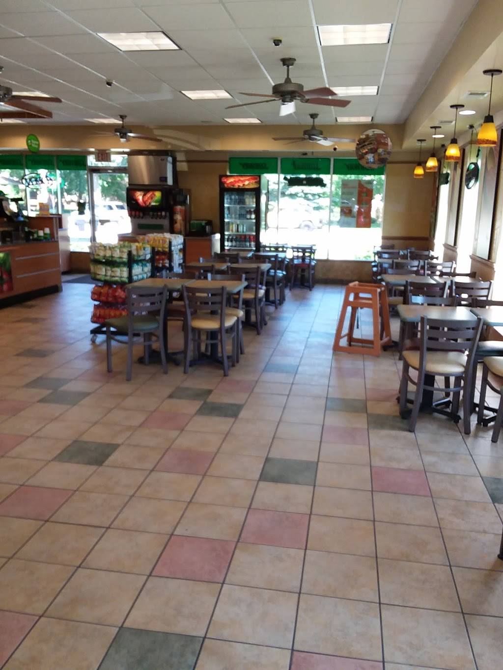 Subway Restaurants | restaurant | 400 S 8th St, West Dundee, IL 60118, USA | 8474288448 OR +1 847-428-8448