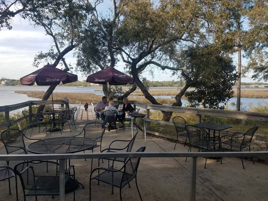 McElroys on the Bayou | restaurant | 705 Bienville Blvd, Ocean Springs, MS 39564, USA | 2288184600 OR +1 228-818-4600