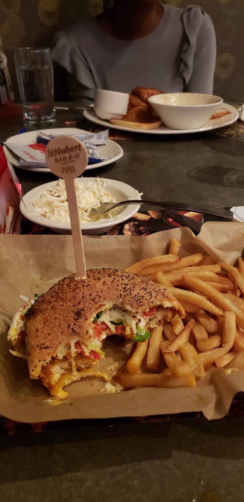 Rôtisserie St-Hubert | restaurant | 290 Boulevard DAnjou, Châteauguay, QC J6K 1C6, Canada | 4506992300 OR +1 450-699-2300