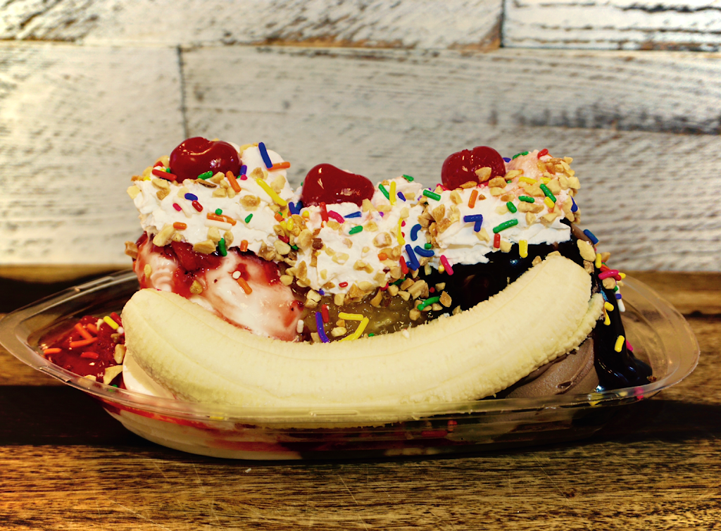 Silver Scoops | restaurant | 8450 W Hazel Rd, Mears, MI 49436, USA | 2317428178 OR +1 231-742-8178