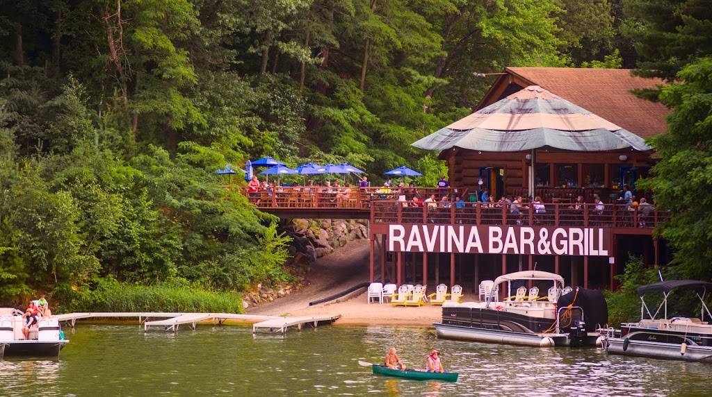 Ravina Bay Bar & Grill | restaurant | 231 E Durkee St, Wisconsin Dells, WI 53965, USA | 6086782226 OR +1 608-678-2226