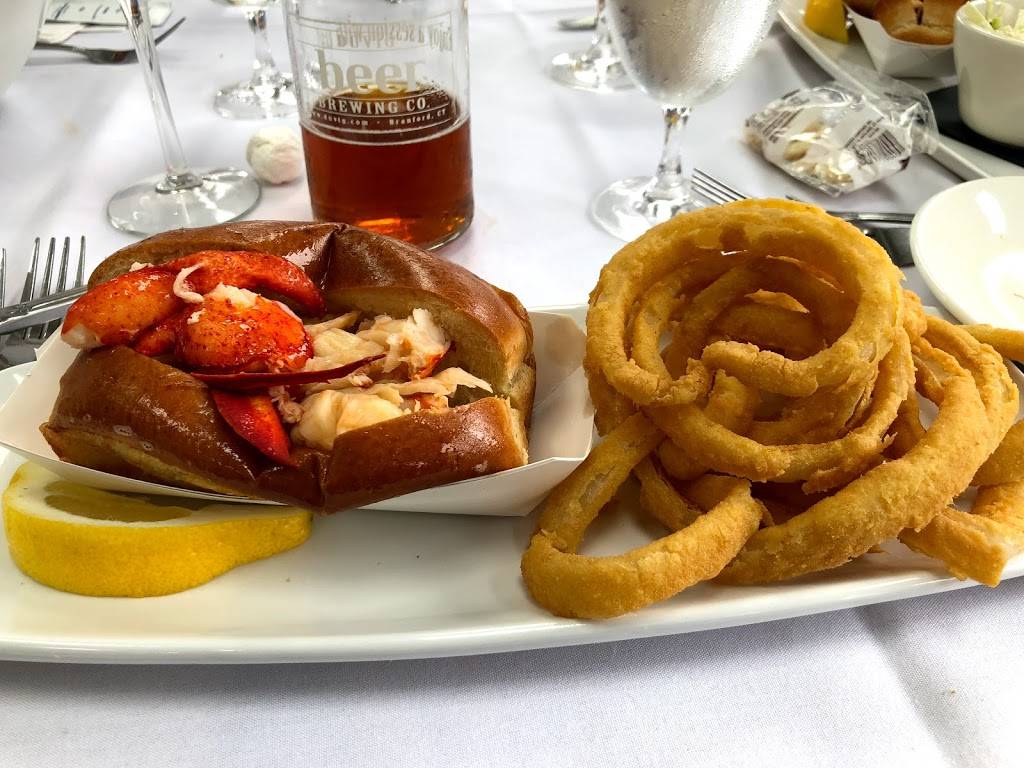 Guilford Mooring | restaurant | 505 Whitfield St, Guilford, CT 06437, USA | 2034582921 OR +1 203-458-2921