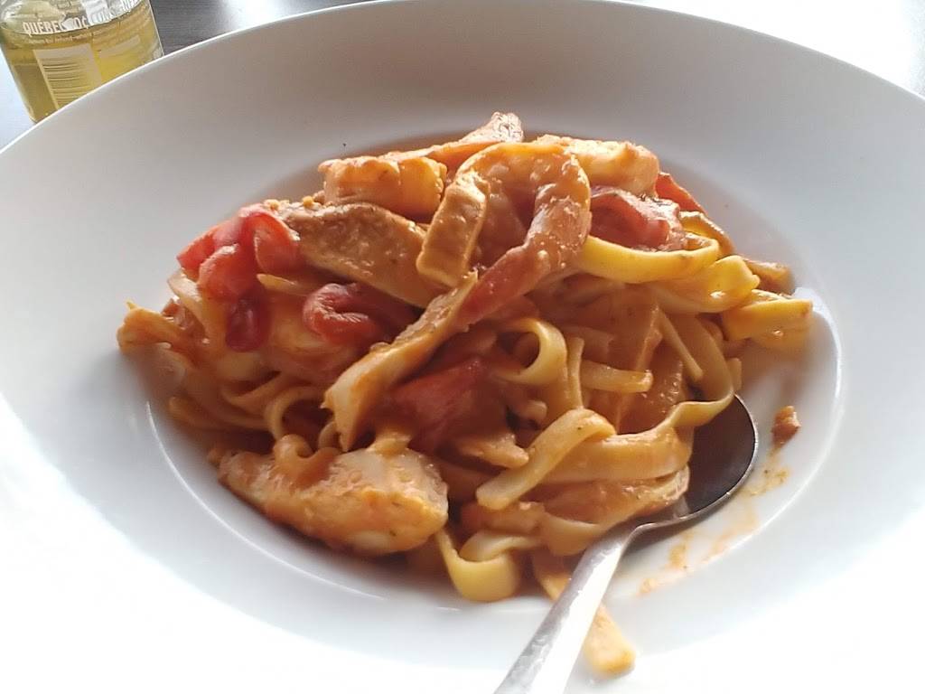 Frescos Euro Grille | restaurant | Ridley Heights Plaza, 100 4th Avenue Louth, St. Catharines, ON L2S 3P3, Canada | 9056878088 OR +1 905-687-8088