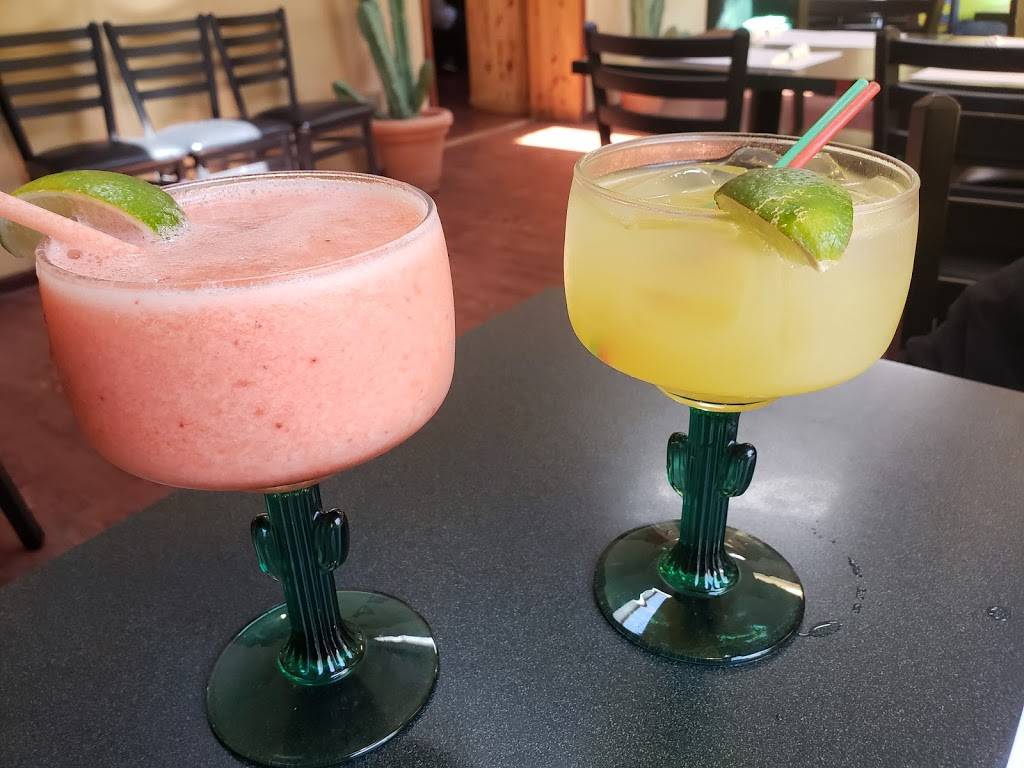 El Lago | restaurant | 2216 Sheridan Rd, Zion, IL 60099, USA | 8477462770 OR +1 847-746-2770