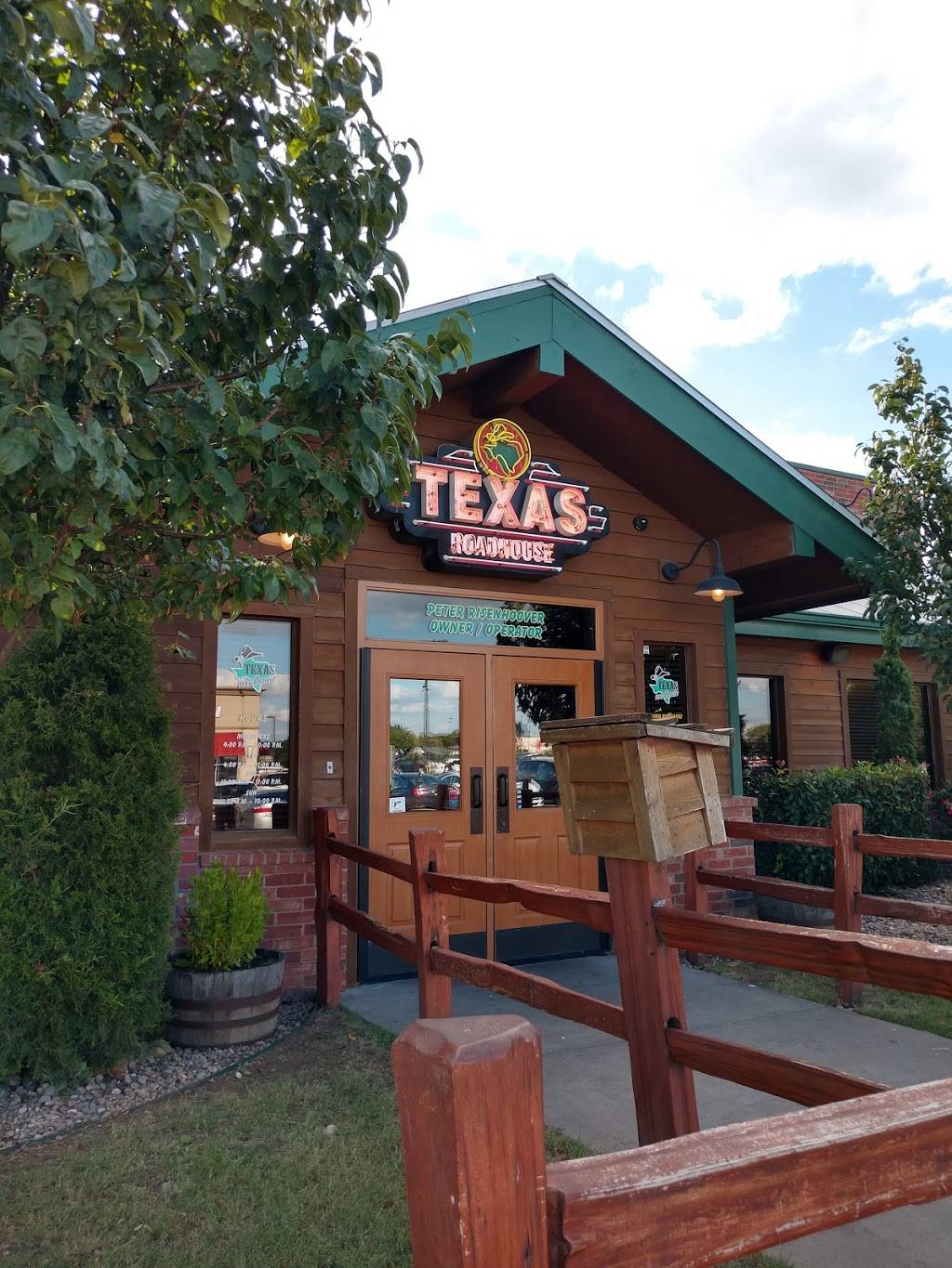 Texas Roadhouse | restaurant | 6200 SW 3rd St, Oklahoma City, OK 73128, USA | 4057897427 OR +1 405-789-7427