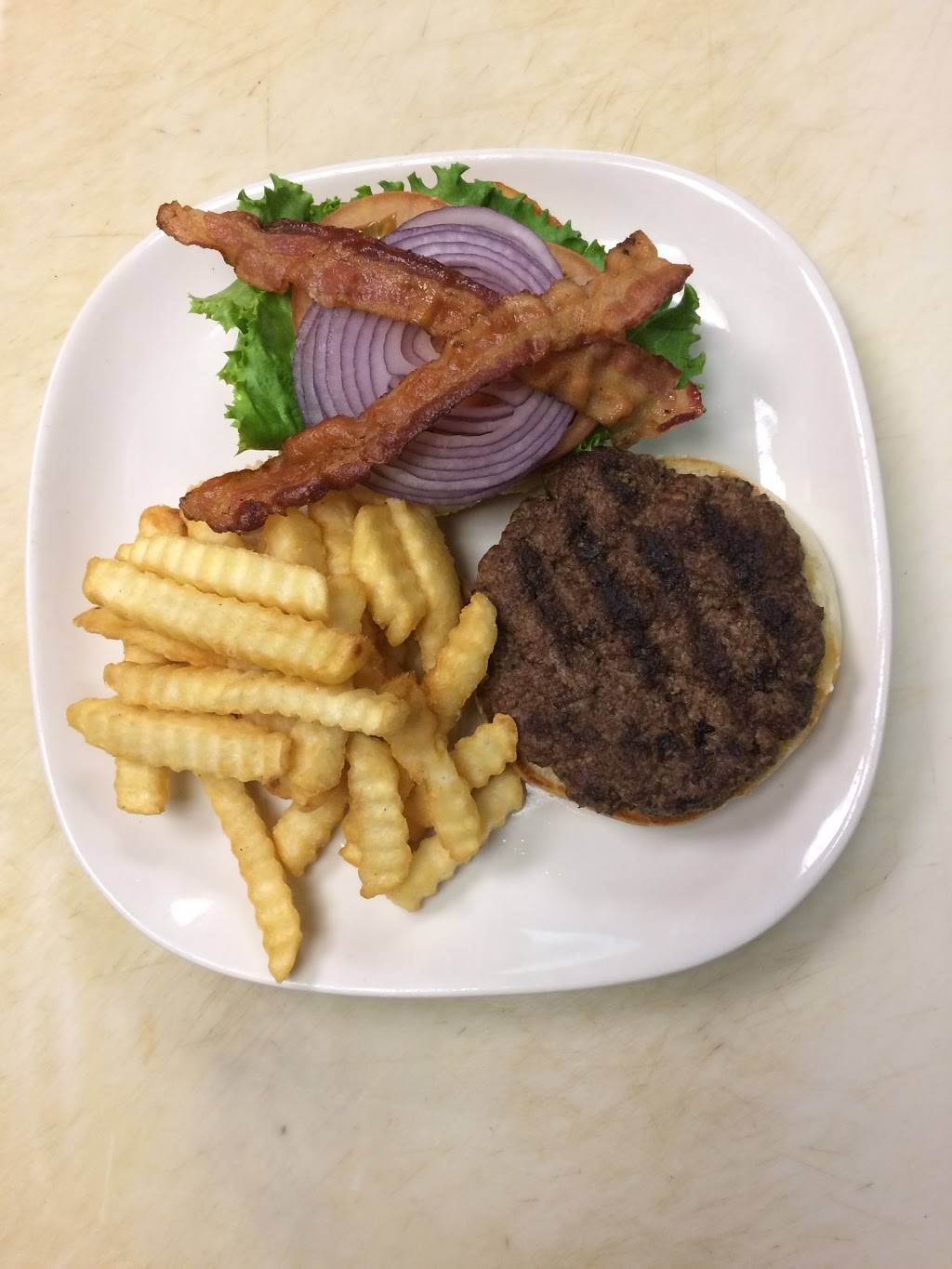 Fairborn Family Diner & Restaurant | restaurant | 419 N Broad St, Fairborn, OH 45324, USA | 9378799454 OR +1 937-879-9454