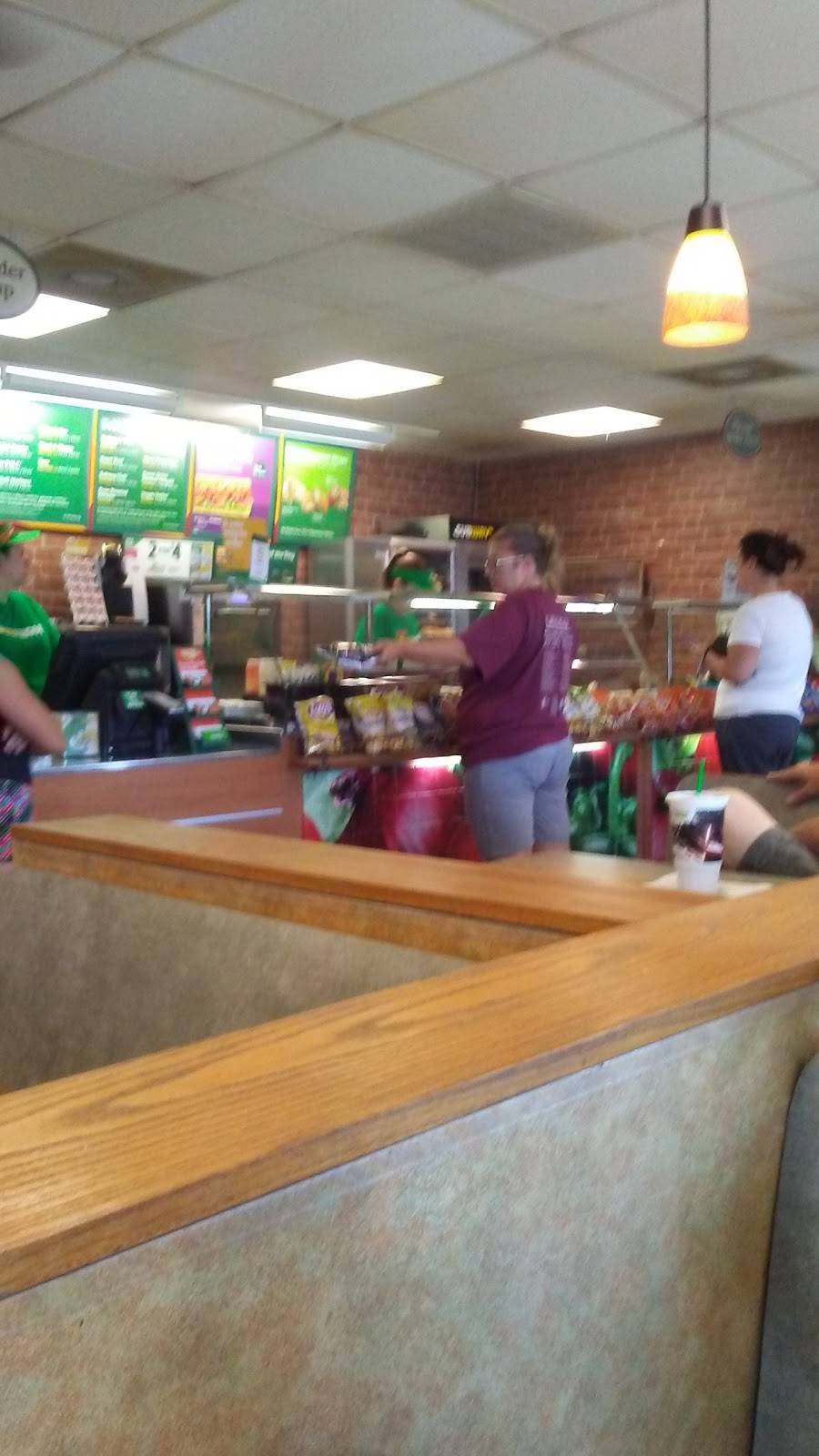 Subway Restaurants | restaurant | 610 W Main St, West Frankfort, IL 62896, USA | 6189373700 OR +1 618-937-3700
