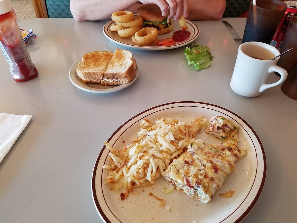 Parkway Family Restaurant | restaurant | 1400 E 13th Ave, Mendota, IL 61342, USA | 8155396837 OR +1 815-539-6837