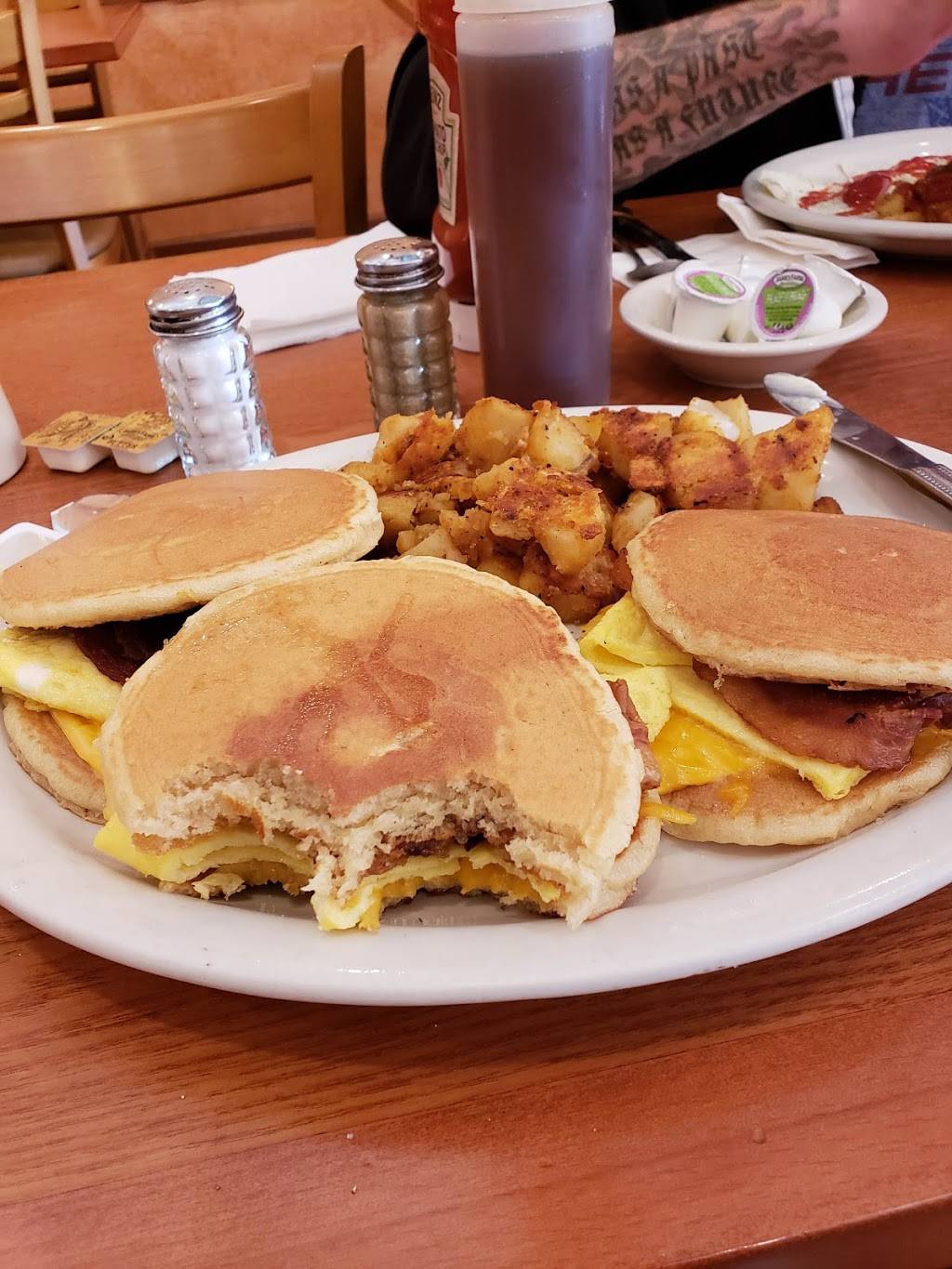 Pancake Palace | restaurant | 1701, 547 Franklin Avenue # 1, Nutley, NJ 07110, USA | 9733202201 OR +1 973-320-2201