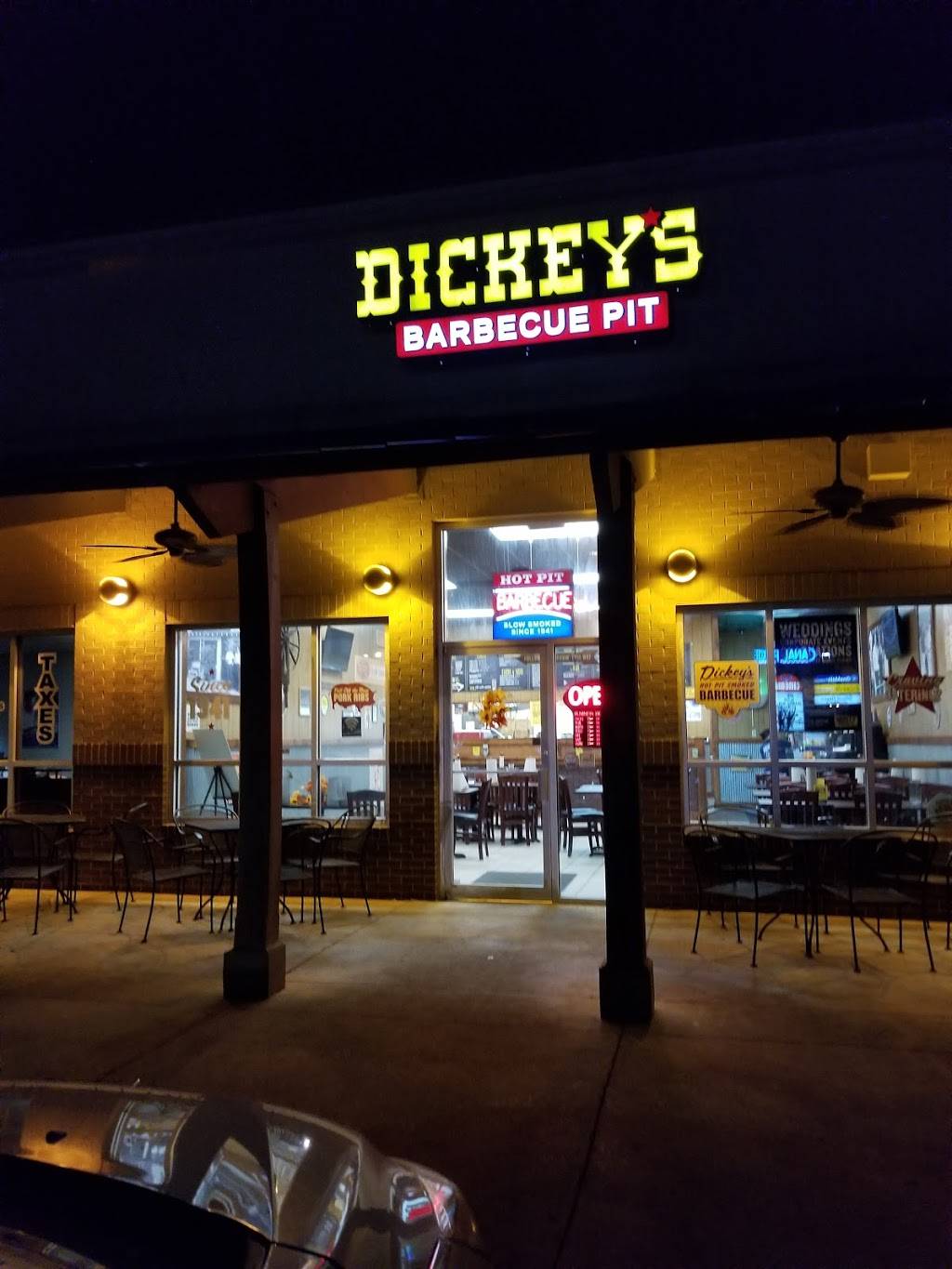 Dickeys Barbecue Pit | meal delivery | 200 Canal Pl #180, Philadelphia, MS 39350, USA | 6016565626 OR +1 601-656-5626