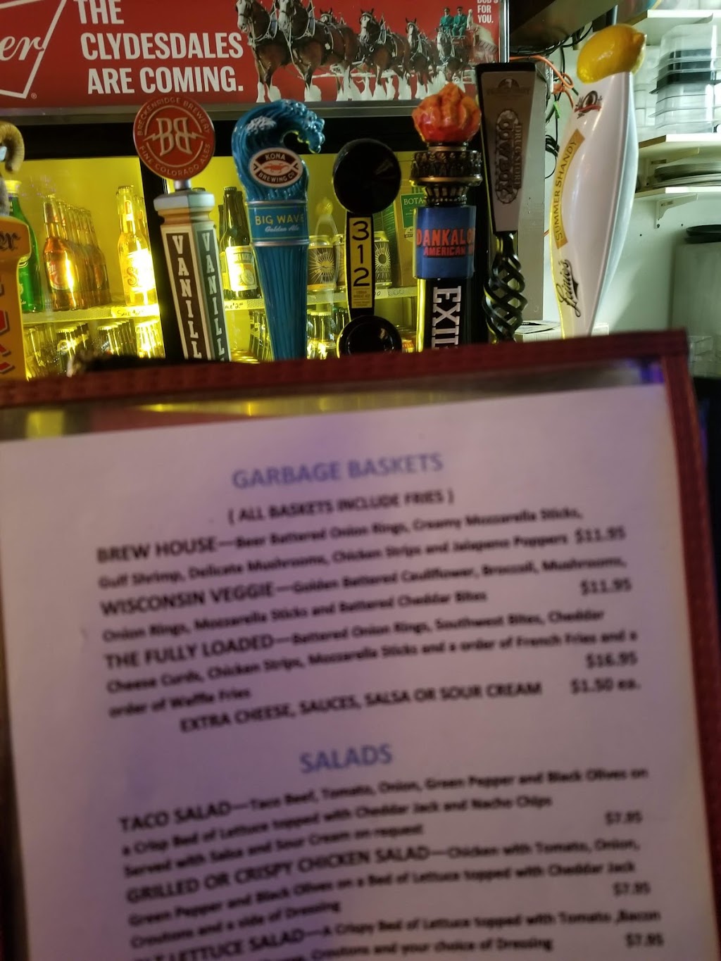 Blue Collar Sports Bar, L.L.C. | restaurant | 120 E Main St, Manchester, IA 52057, USA | 5639273009 OR +1 563-927-3009