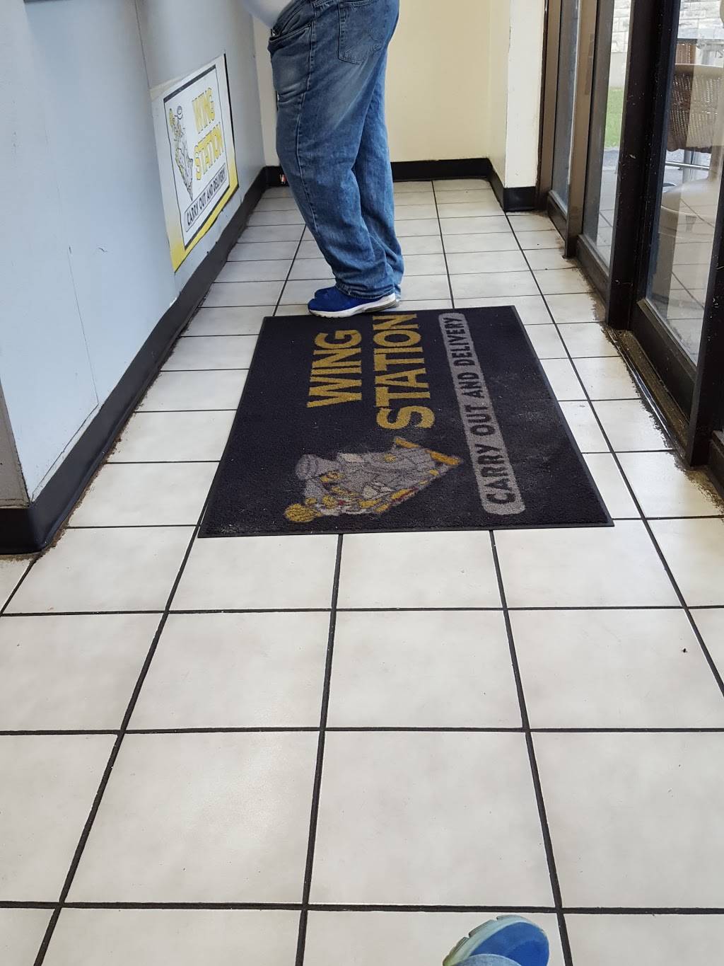 Wing Station | restaurant | 2119 Crums Ln, Louisville, KY 40216, USA | 5026180288 OR +1 502-618-0288