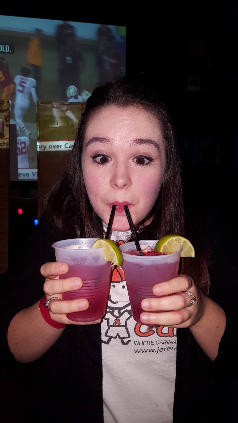 The Islander Bar & Grille | restaurant | 7581 Pearl Rd, Middleburg Heights, OH 44130, USA | 4402431292 OR +1 440-243-1292