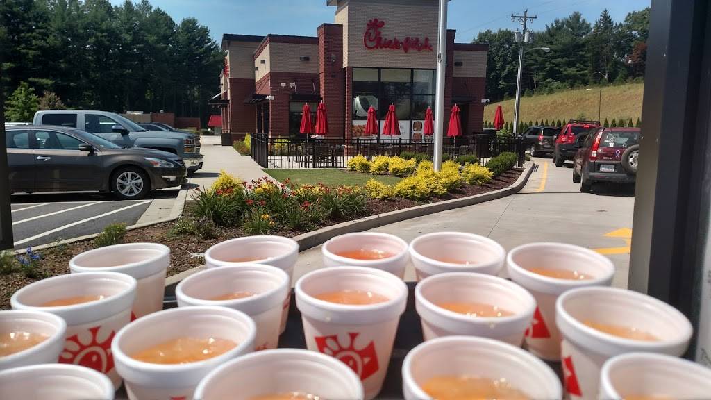 Chick-fil-A at Smith Crossroads | restaurant | 116 Wilkesboro Blvd SE, Lenoir, NC 28645, USA | 8289292449 OR +1 828-929-2449