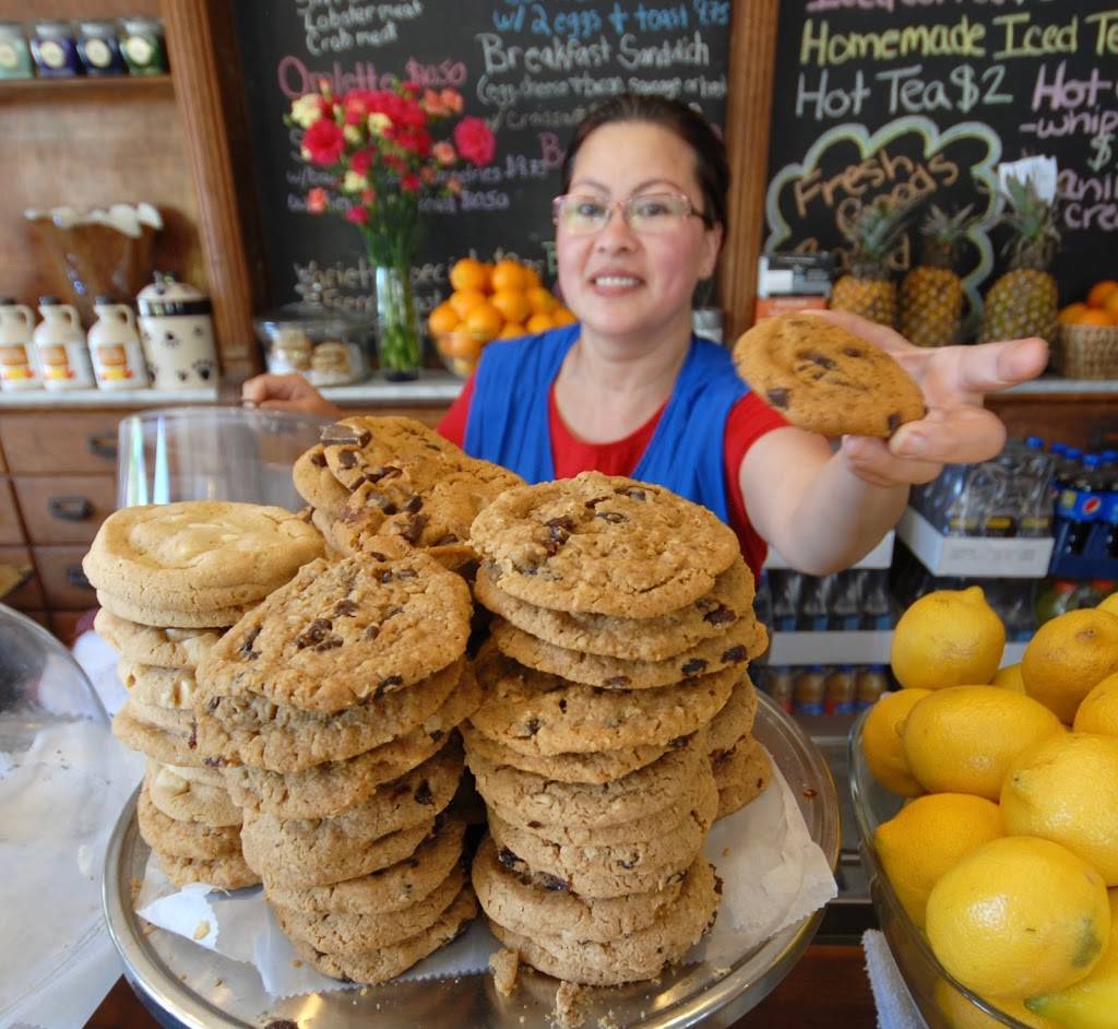 Castine Variety | restaurant | Main St, Castine, ME 04421, USA | 2073269920 OR +1 207-326-9920