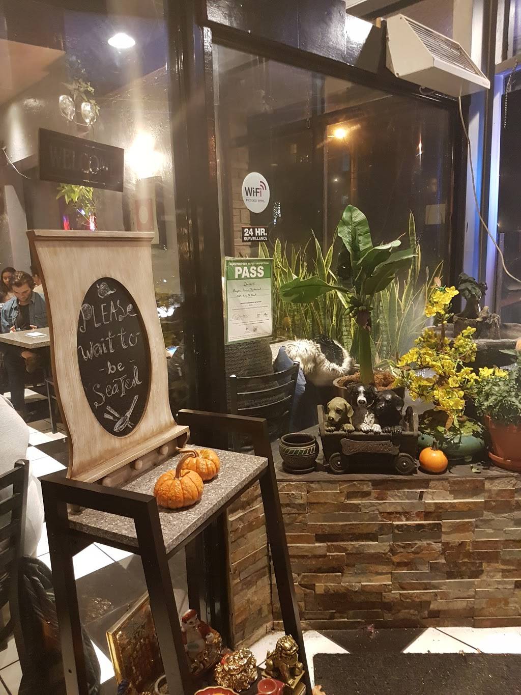 Saigon Asian Restaurant | restaurant | 1024 King St W, Hamilton, ON L8S 1L3, Canada | 9055281096 OR +1 905-528-1096