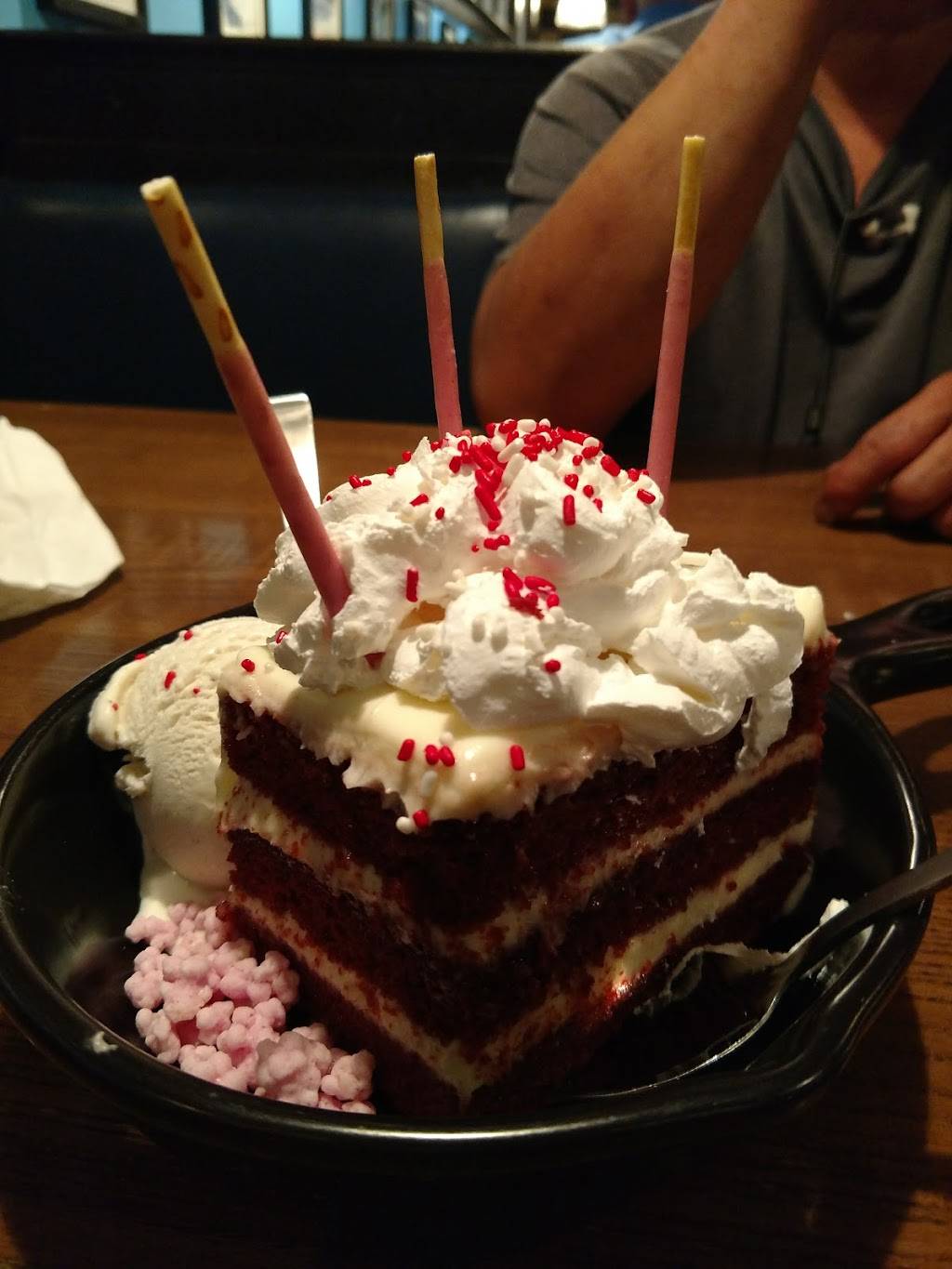 TGI Fridays | restaurant | 2443 N Squirrel Rd, Auburn Hills, MI 48326, USA | 2483409771 OR +1 248-340-9771