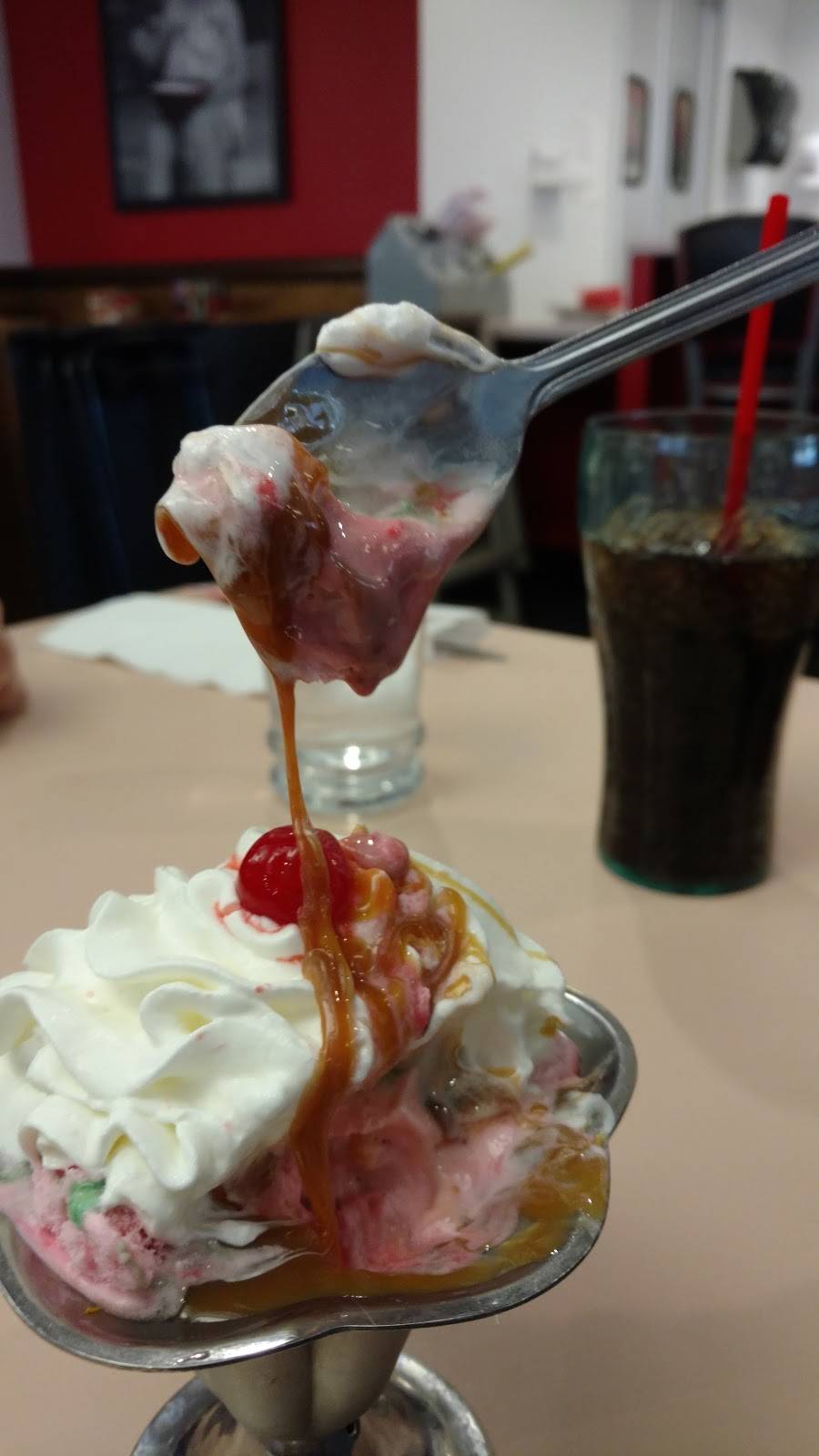 Friendlys | restaurant | 130 Rubber Ave, Naugatuck, CT 06770, USA | 2037296394 OR +1 203-729-6394