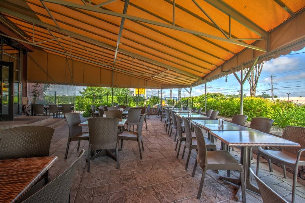 Rôtisserie St-Hubert | restaurant | 940 Rue Principale, Granby, QC J2G 2Z4, Canada | 4503784656 OR +1 450-378-4656