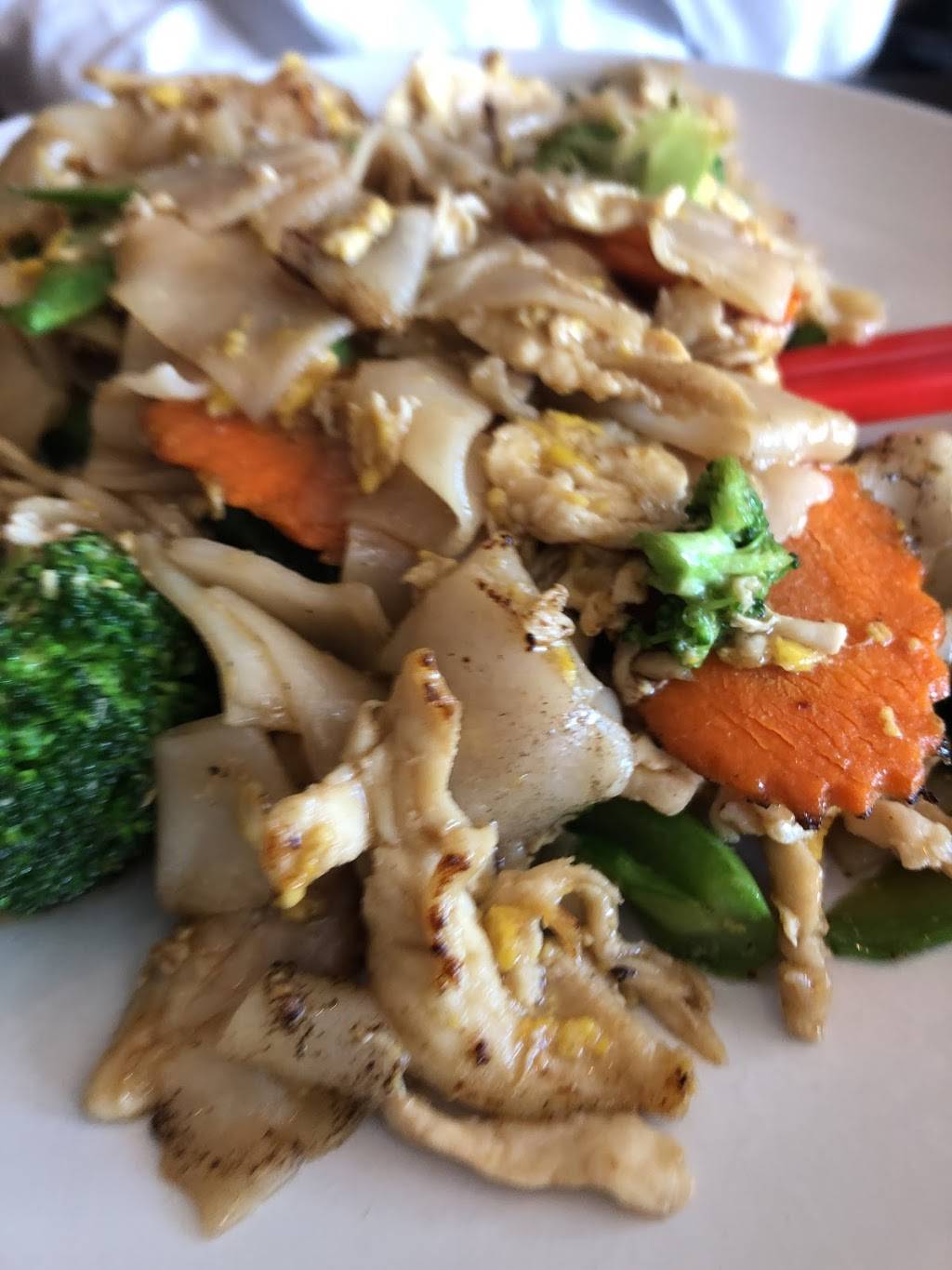 Sriracha Thai Cuisine | restaurant | 2308, 1319 9th Ave, San Francisco, CA 94122, USA | 4155647722 OR +1 415-564-7722