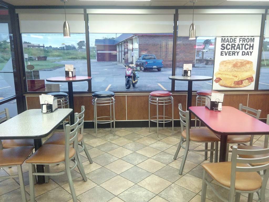 Hardees | restaurant | 5213 Highway 31 East Lane, Westmoreland, TN 37186, USA | 6156443900 OR +1 615-644-3900