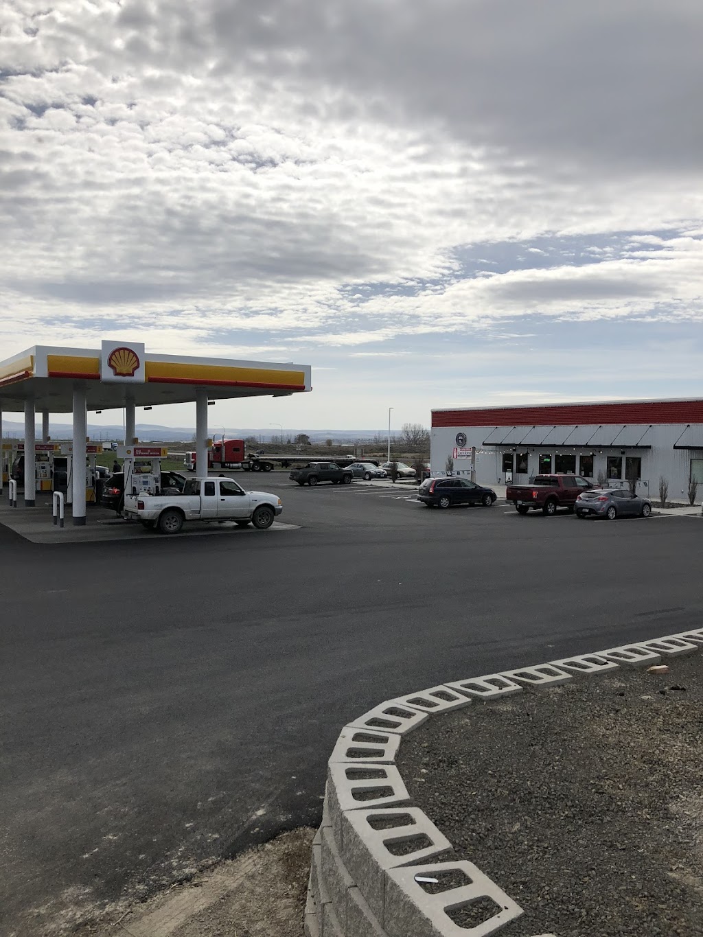 Shell | restaurant | 52 E Vineyard Dr, Pasco, WA 99301, USA | 5095458416 OR +1 509-545-8416