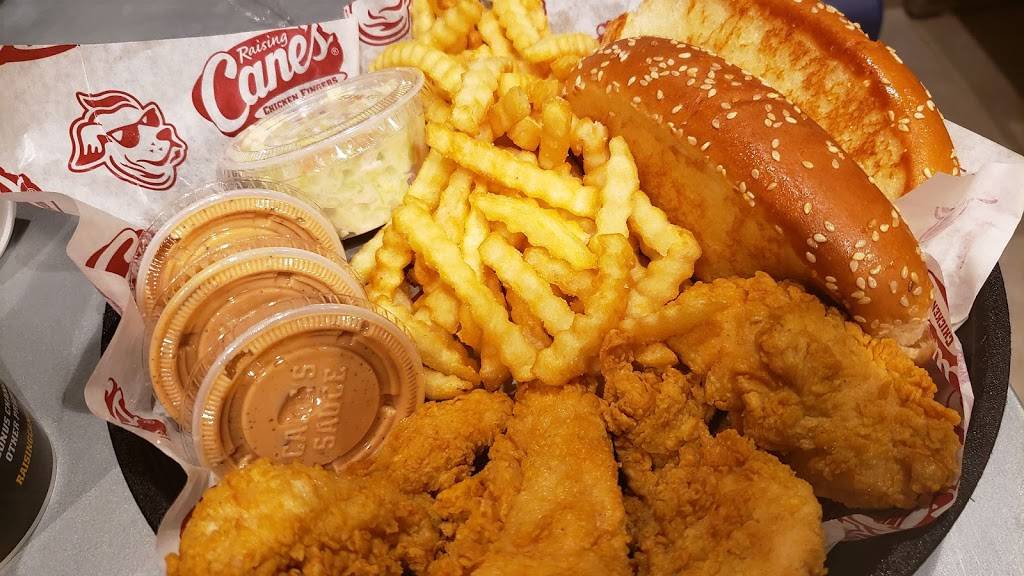 Raising Canes Chicken Fingers | restaurant | 4640 W 121st Ave, Broomfield, CO 80020, USA | 3034666382 OR +1 303-466-6382