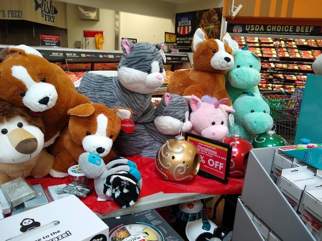 Ralphs Circle Center | shopping mall | 1900 N Lakewood Blvd, Long Beach, CA 90815, USA | 2135532200 OR +1 213-553-2200