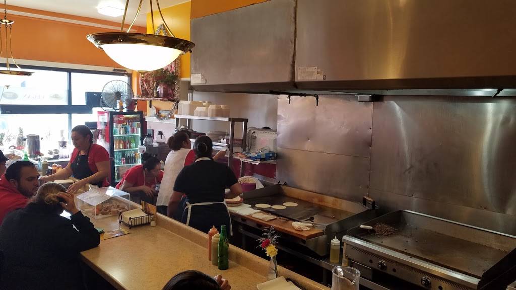 Minnas Restaurant | restaurant | 5046 W Armitage Ave, Chicago, IL 60639, USA | 7734177602 OR +1 773-417-7602