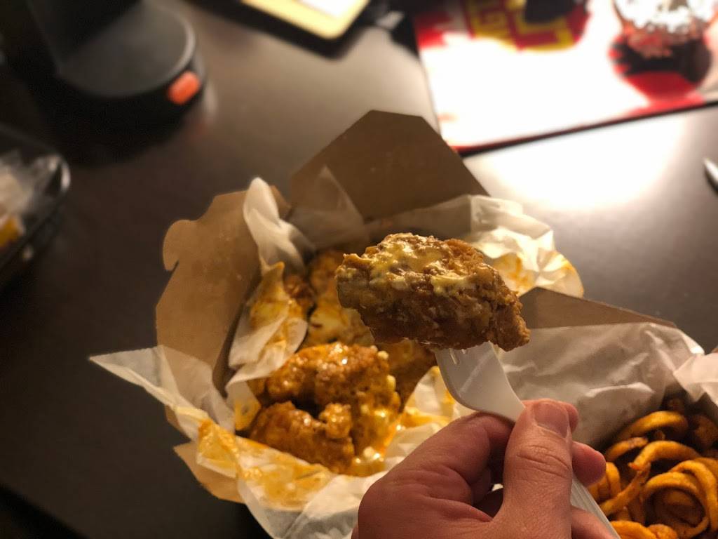 Wicked Wings | restaurant | 1 Market Pl #13, Essex Junction, VT 05452, USA | 8028797111 OR +1 802-879-7111