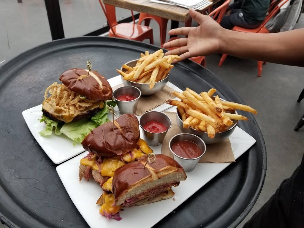 Empire Burgers & Brew | restaurant | 48 W Chicago Ave, Naperville, IL 60540, USA | 6303559000 OR +1 630-355-9000