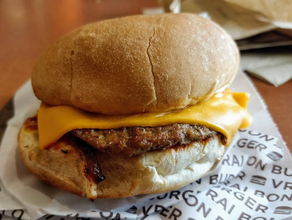 A&W Canada | restaurant | 3300 Bloor St W, Etobicoke, ON M8X 2X4, Canada | 4162310001 OR +1 416-231-0001