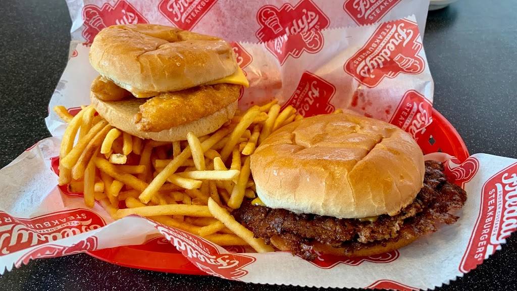 Freddys Frozen Custard & Steakburgers | restaurant | 2204 Troy Rd, Edwardsville, IL 62025, USA | 6186925096 OR +1 618-692-5096