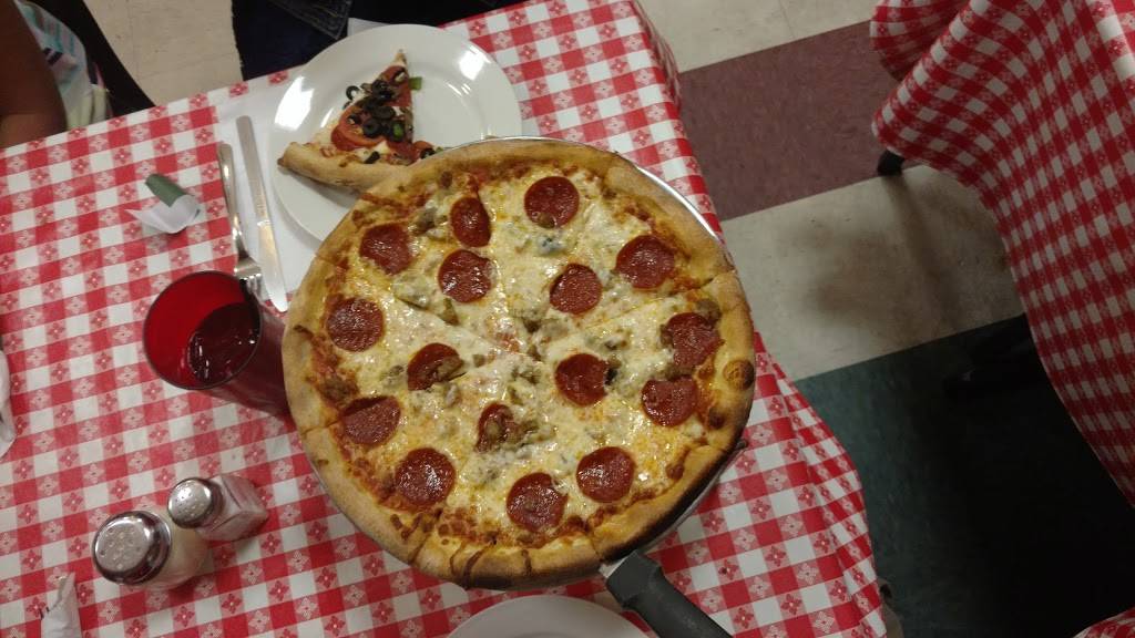 Giovannis Main Street Kitchen | restaurant | 221 W Main St, Wauchula, FL 33873, USA | 8637675300 OR +1 863-767-5300