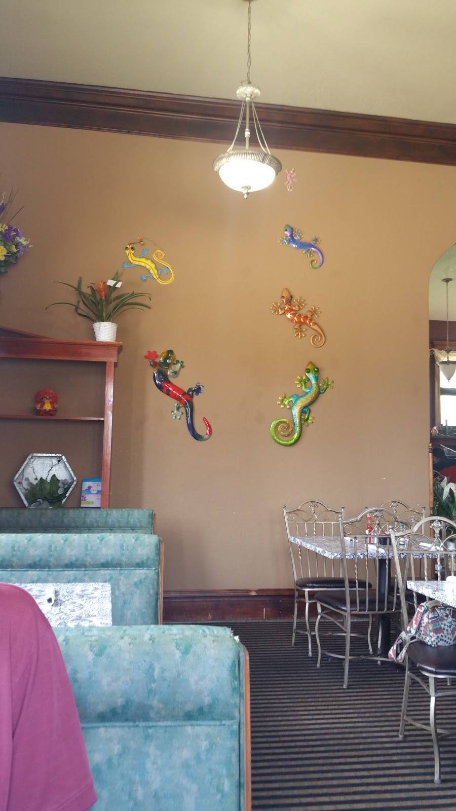 Wagon Wheel Restaurant-Lounge | restaurant | 116 N Illinois St, Lake City, IA 51449, USA | 7124643575 OR +1 712-464-3575